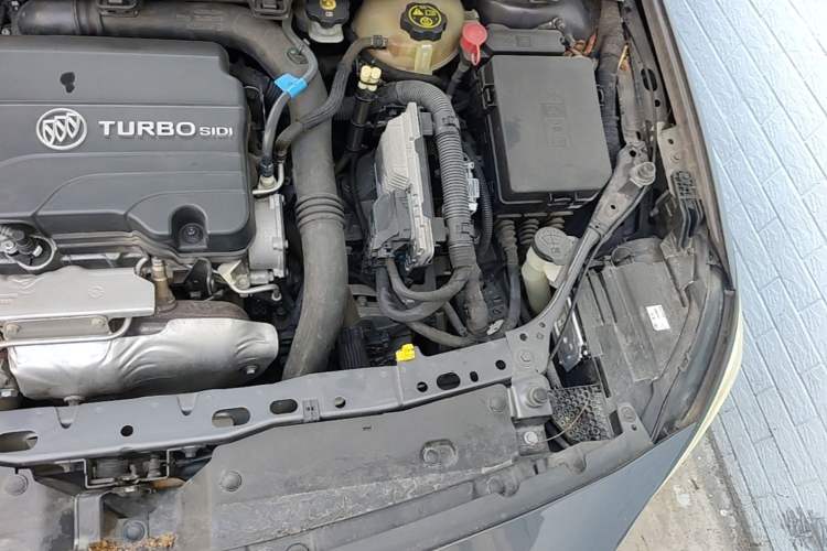 Used Buick Verano 2018 Sedan 20T Dual-Clutch Luxury Model Engine Bay Left