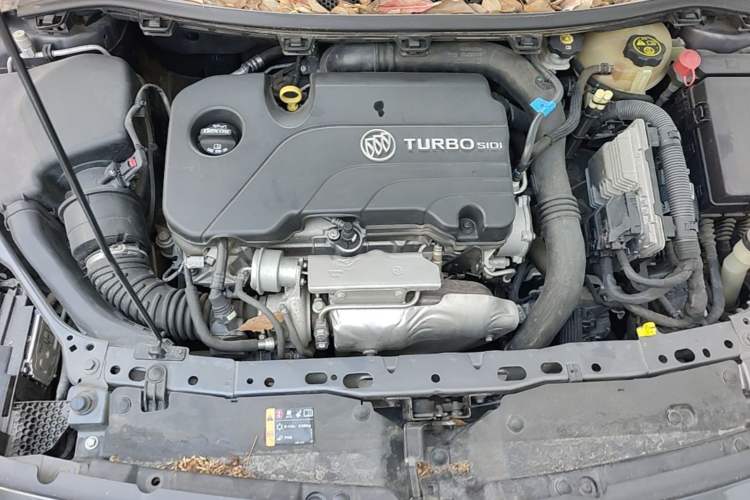 Used Buick Verano 2018 Sedan 20T Dual-Clutch Luxury Model Engine Bay