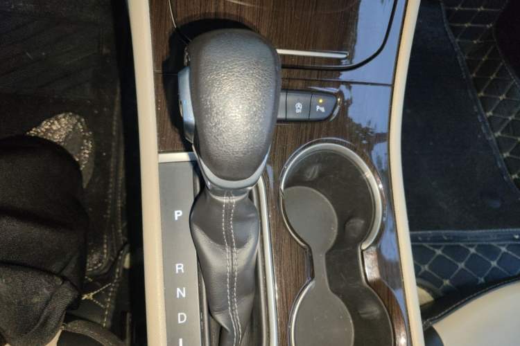 Used Buick Verano 2018 Sedan 15S Automatic Leading Model Gear Lever