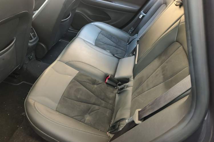 Used Buick Verano 2018 Sedan 20T Dual-Clutch Luxury Model Left Rear Seat