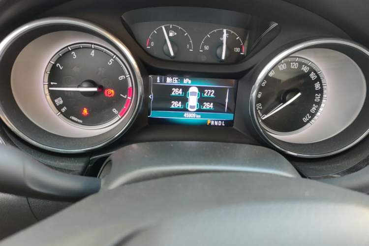 Used Buick Verano 2018 Sedan 20T Dual-Clutch Luxury Model Odometer Close Up