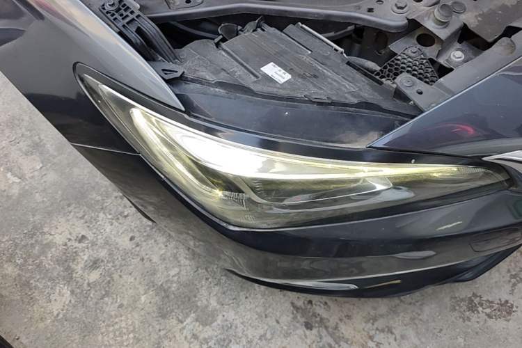 Used Buick Verano 2018 Sedan 20T Dual-Clutch Luxury Model Right Front Headlight
