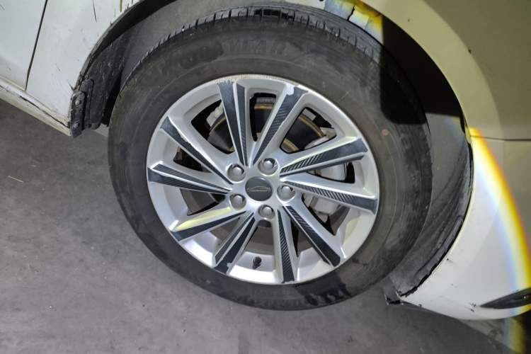 Used Buick Verano 2018 Sedan 15S Automatic Leading Model Right Front Wheel Hub