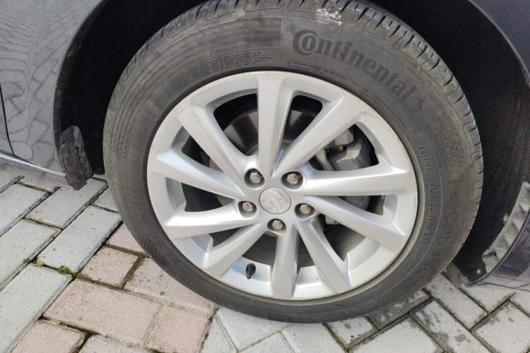 Used Buick Verano 2018 Sedan 15S Automatic Leading Model Right Front Wheel Hub