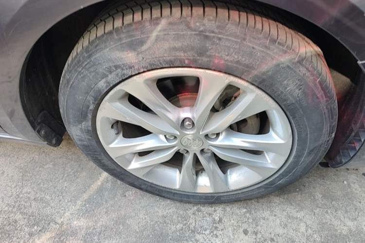 Used Buick Verano 2018 Sedan 20T Dual-Clutch Luxury Model Right Front Wheel Hub