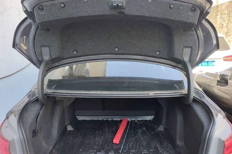 Used Buick Verano 2018 Sedan 20T Dual-Clutch Luxury Model Trunk