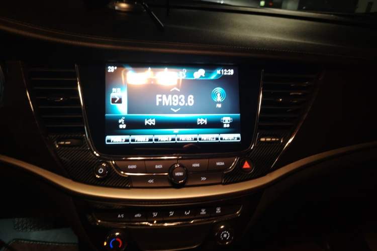 Used Buick Verano 2018 Sedan 20T Dual-Clutch Leading Model Audio And AC Panel