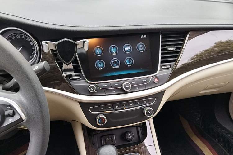 Used Buick Verano 2018 Sedan 15S Automatic Leading Model Audio And AC Panel
