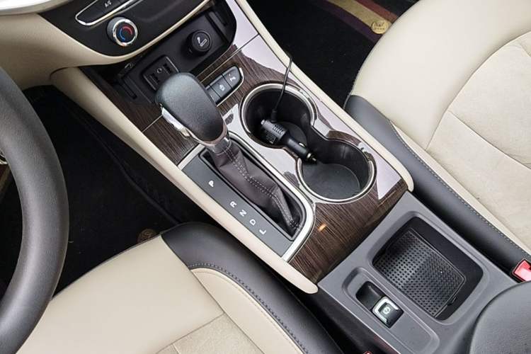 Used Buick Verano 2018 Sedan 15S Automatic Leading Model Gear Lever