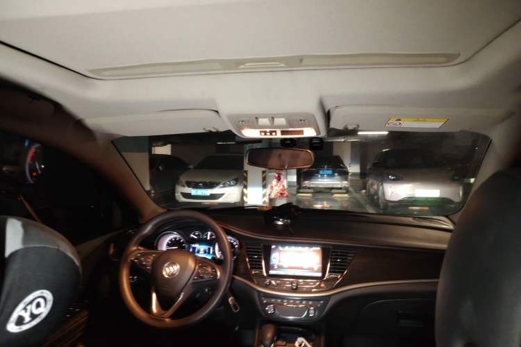 Used Buick Verano 2018 Sedan 20T Dual-Clutch Leading Model Headliner