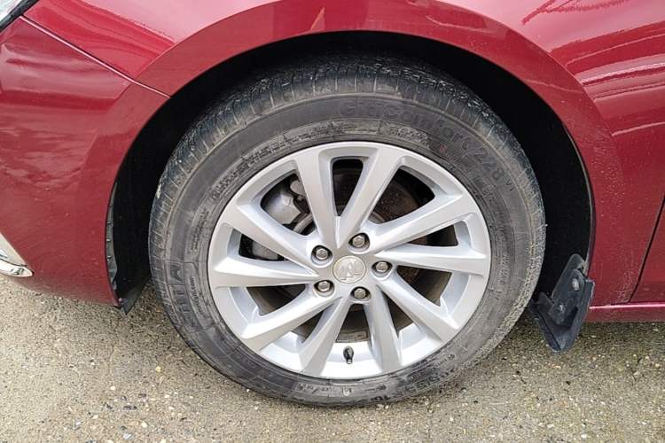 Used Buick Verano 2018 Sedan 15S Automatic Leading Model Left Front Wheel Hub