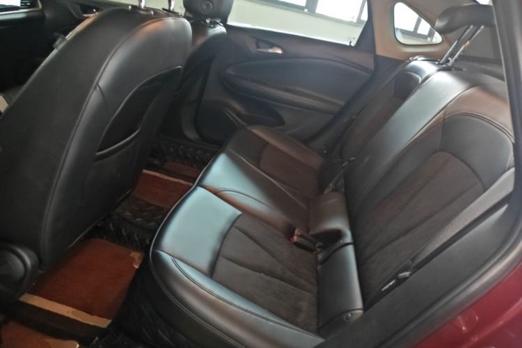 Used Buick Verano 2018 Sedan 20T Dual-Clutch Leading Model Left Rear Seat