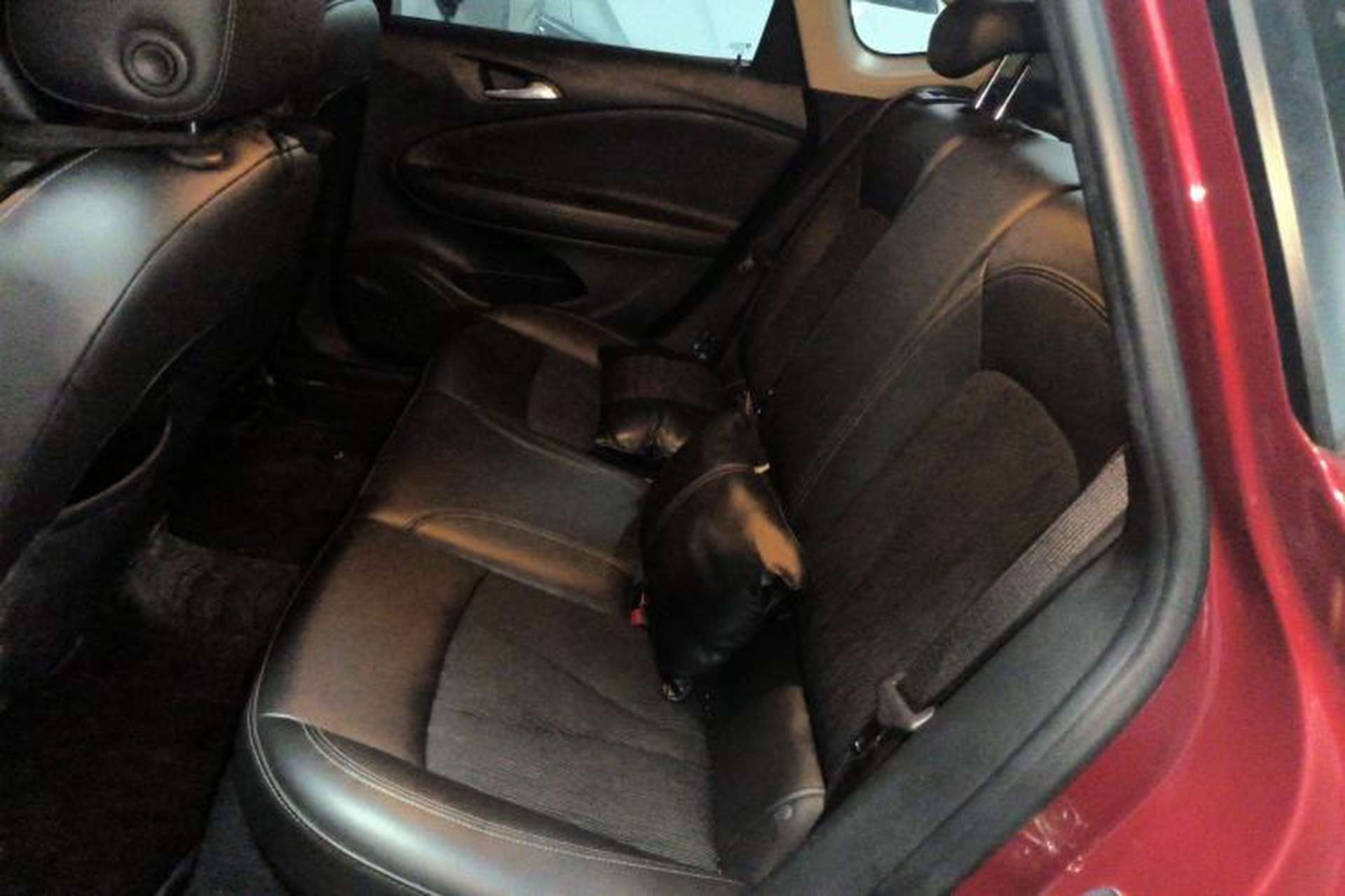 Used Buick Verano 2018 Sedan 20T Dual-Clutch Leading Model Left Rear Seat