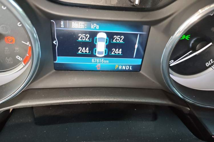 Used Buick Verano 2018 Sedan 15S Automatic Leading Model Odometer Close Up