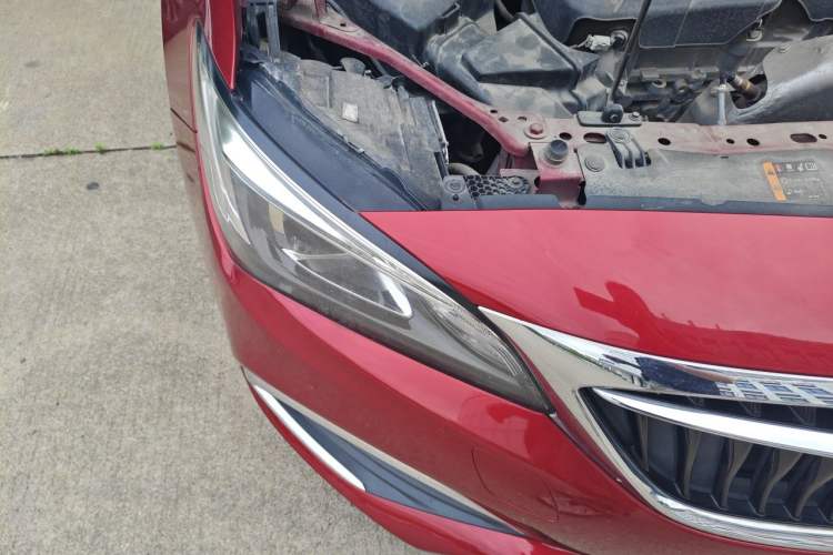 Used Buick Verano 2018 Sedan 15S Automatic Leading Model Right Front Headlight
