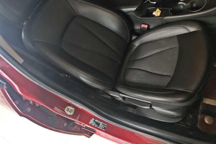 Used Buick Verano 2018 Sedan 20T Dual-Clutch Leading Model Right Front Seat