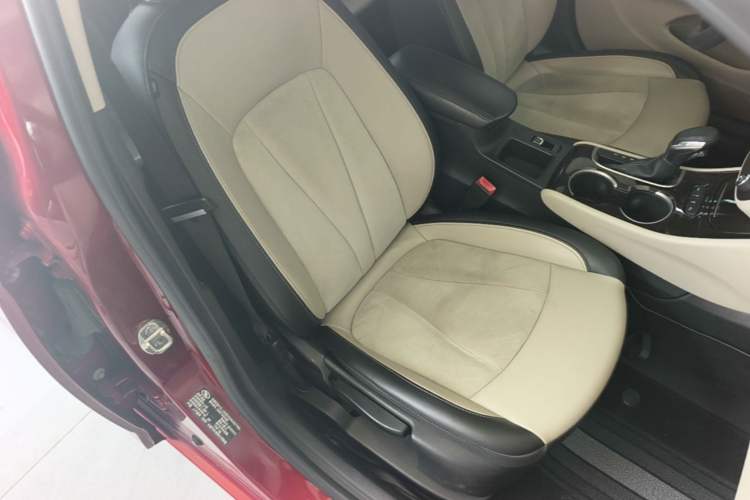 Used Buick Verano 2018 Sedan 15S Automatic Leading Model Right Front Seat