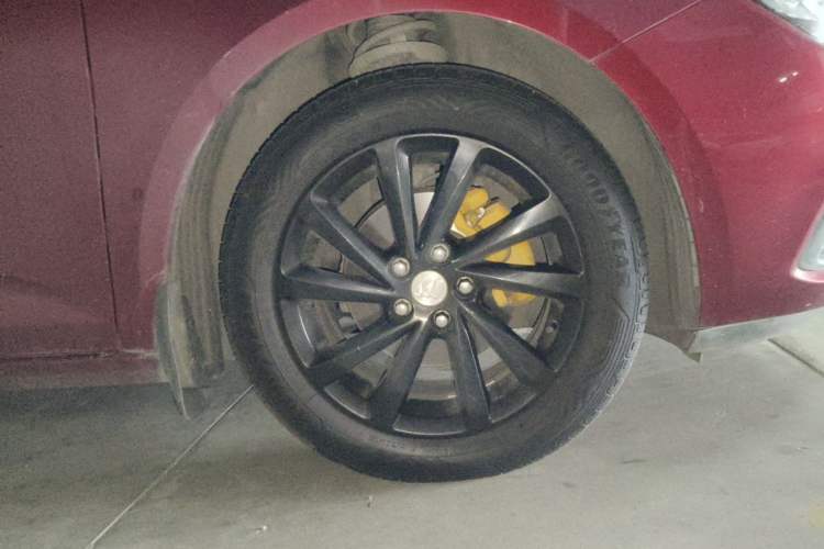 Used Buick Verano 2018 Sedan 15S Automatic Leading Model Right Front Wheel Hub