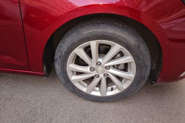 Used Buick Verano 2018 Sedan 15S Automatic Entry Model Right Front Wheel Hub