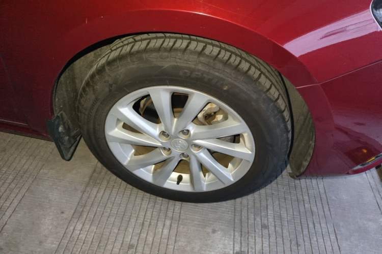 Used Buick Verano 2018 Sedan 15S Automatic Leading Model Right Front Wheel Hub
