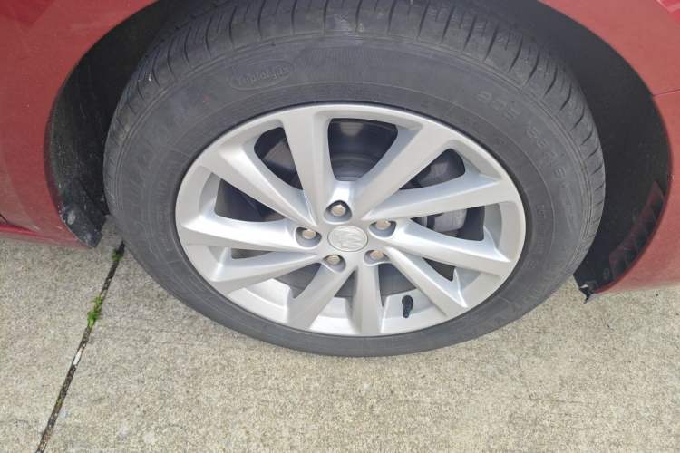 Used Buick Verano 2018 Sedan 15S Automatic Leading Model Right Front Wheel Hub