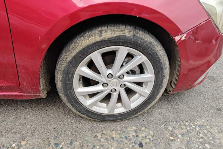 Used Buick Verano 2018 Sedan 15S Automatic Leading Model Right Front Wheel Hub