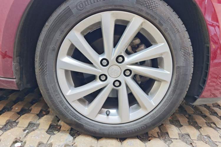 Used Buick Verano 2018 Sedan 15S Automatic Entry Model Right Front Wheel Hub