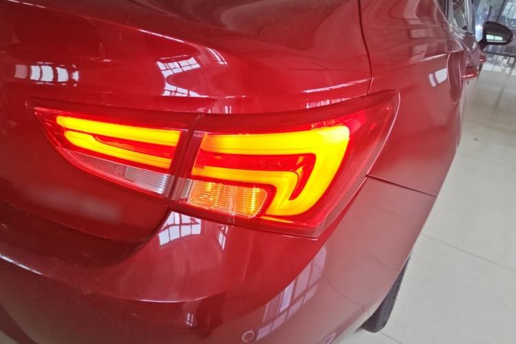 Used Buick Verano 2018 Sedan 20T Dual-Clutch Leading Model Right Rear Taillight