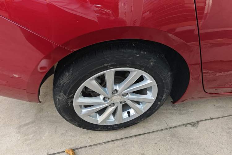 Used Buick Verano 2018 Sedan 15S Automatic Leading Model Right Rear Wheel Hub