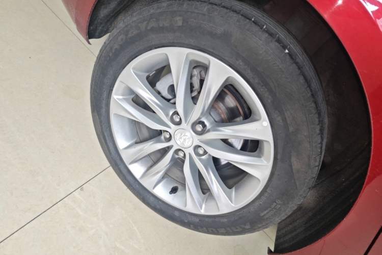 Used Buick Verano 2018 Sedan 20T Dual-Clutch Leading Model Right Rear Wheel Hub