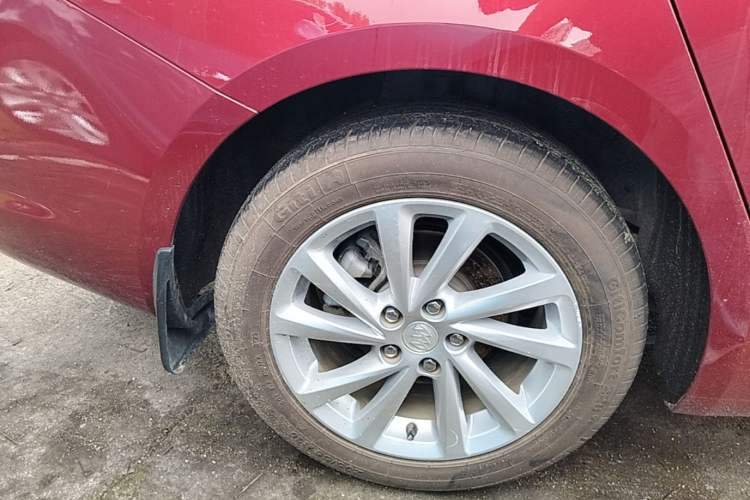 Used Buick Verano 2018 Sedan 15S Automatic Leading Model Right Rear Wheel Hub