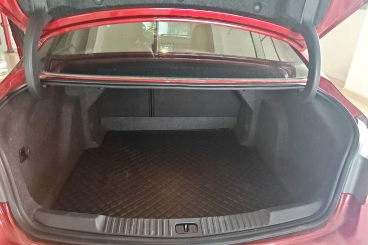 Used Buick Verano 2018 Sedan 20T Dual-Clutch Leading Model Trunk