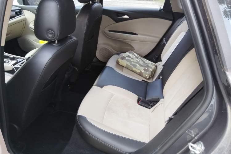 Used Buick Verano 2018 Sedan 15S Automatic Leading Model Interior 4