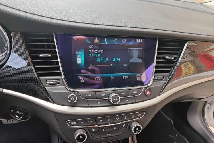 Used Buick Verano 2018 Sedan 20T Dual-Clutch Luxury Model Audio And AC Panel