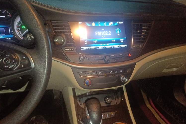 Used Buick Verano 2018 Sedan 15S Automatic Leading Model Audio And AC Panel