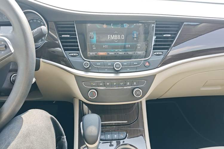 Used Buick Verano 2018 Sedan 15S Automatic Leading Model Audio And AC Panel
