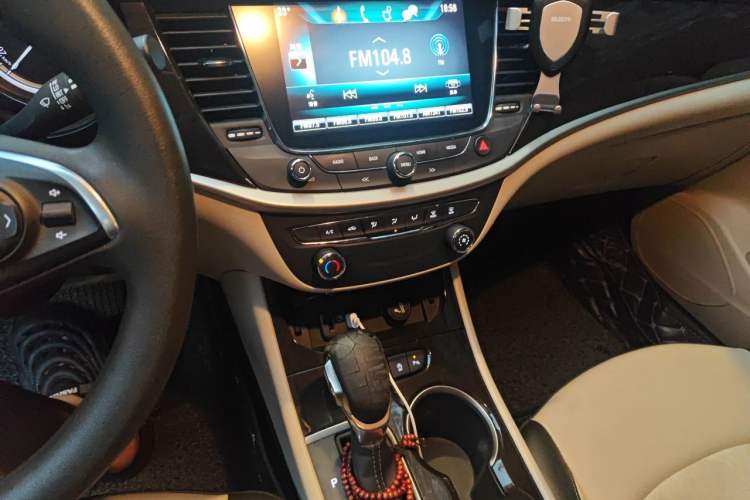 Used Buick Verano 2018 Sedan 15S Automatic Leading Model Audio And AC Panel