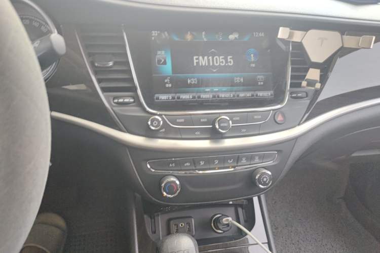 Used Buick Verano 2018 Sedan 20T Dual-Clutch Leading Model Audio And AC Panel