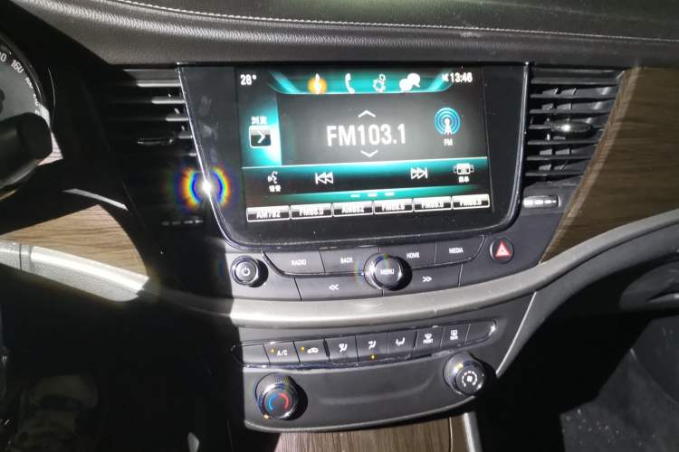 Used Buick Verano 2018 Sedan 20T Dual-Clutch Leading Model Audio And AC Panel
