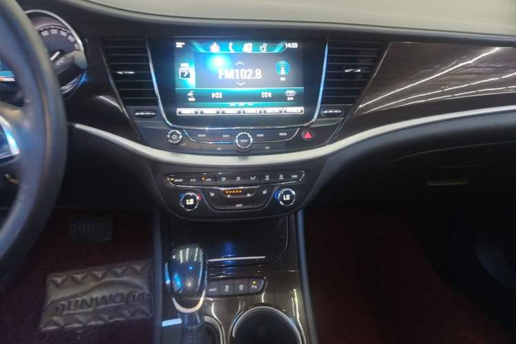 Used Buick Verano 2018 Sedan 20T Dual-Clutch Elite Model Audio And AC Panel