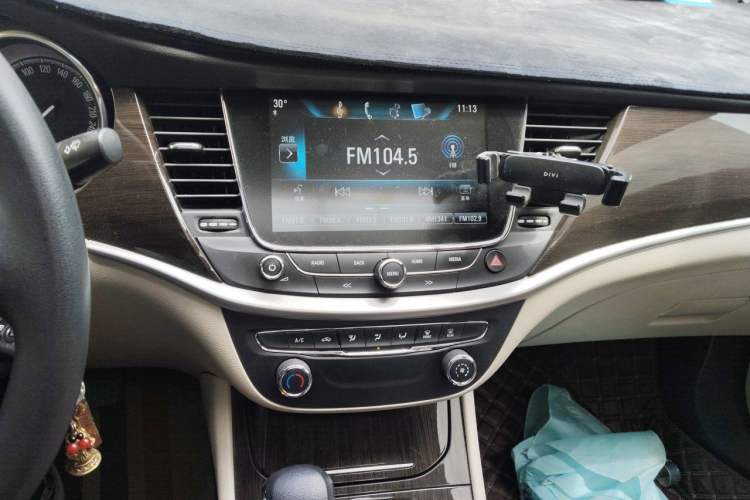 Used Buick Verano 2018 Sedan 15S Automatic Leading Model Audio And AC Panel