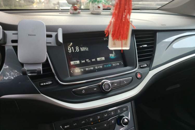 Used Buick Verano 2018 Hatchback 15S Automatic Leading Model Audio And AC Panel