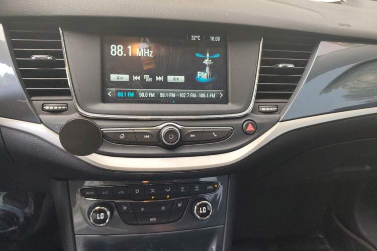 Used Buick Verano 2018 Hatchback 15S Automatic Leading Model Audio And AC Panel