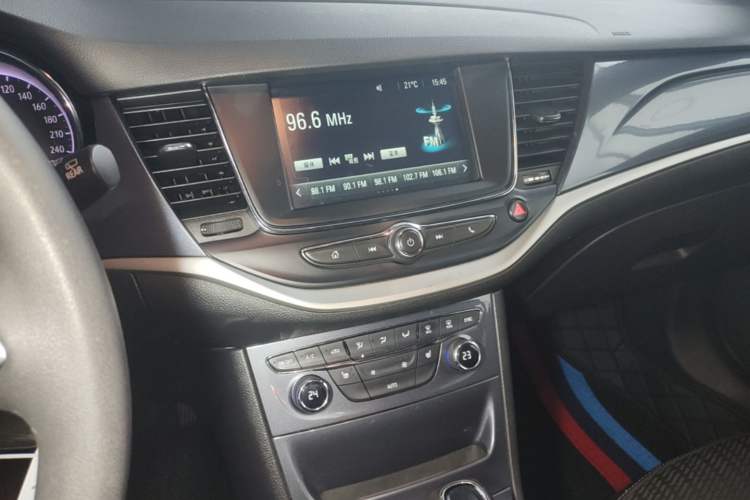 Used Buick Verano 2018 Hatchback 15S Automatic Leading Model Audio And AC Panel