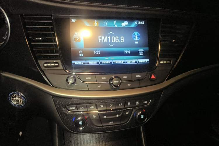 Used Buick Verano 2018 Sedan 20T Dual-Clutch Luxury Model Audio And AC Panel