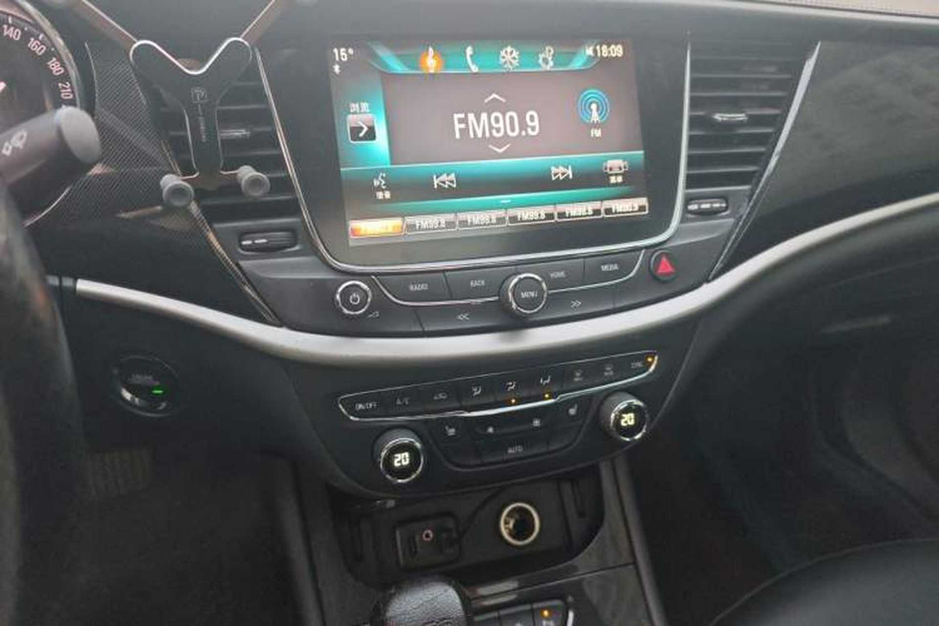 Used Buick Verano 2018 Sedan 20T Dual-Clutch Luxury Model Audio And AC Panel