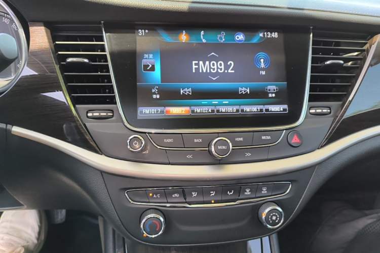 Used Buick Verano 2018 Sedan 20T Dual-Clutch Leading Model Audio And AC Panel