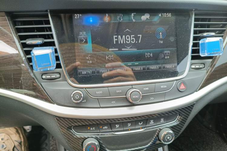 Used Buick Verano 2018 Sedan 20T Dual-Clutch Leading Model Audio And AC Panel