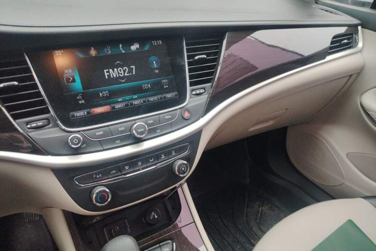 Used Buick Verano 2018 Sedan 15S Automatic Leading Model Audio And AC Panel