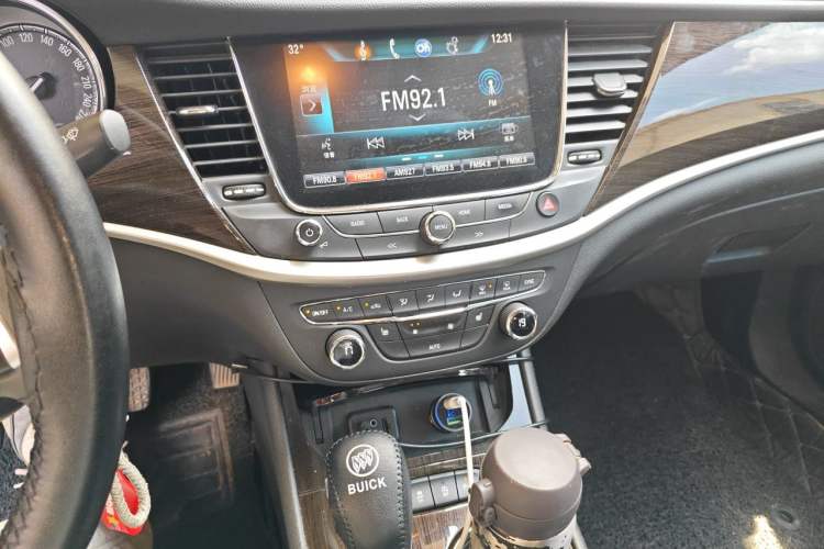 Used Buick Verano 2018 Sedan 20T Dual-Clutch Elite Model Audio And AC Panel